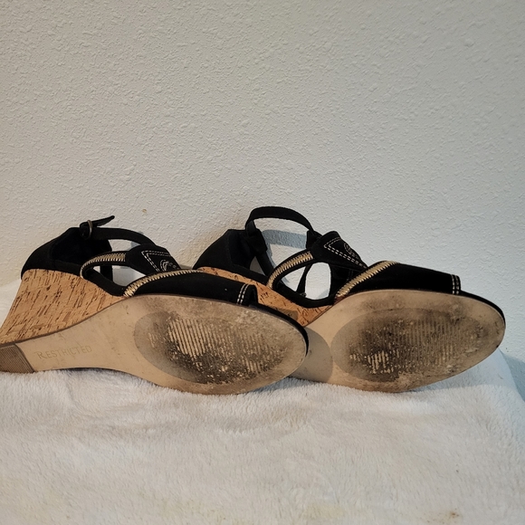 Restricted Brand Wedge Pump Sz. 10 - Picture 3 of 5